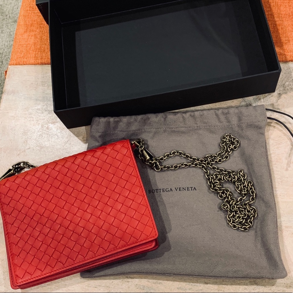 GET RID ASAP Bottega Veneta Chain Wallet